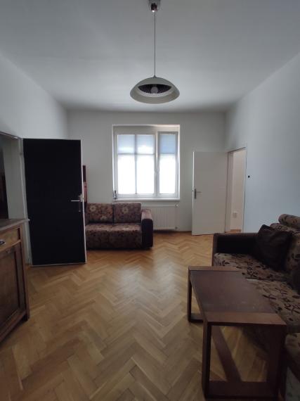 4-izbový byt na prenájom v blízkosti Hradu, Mudroňova-Staré Mesto