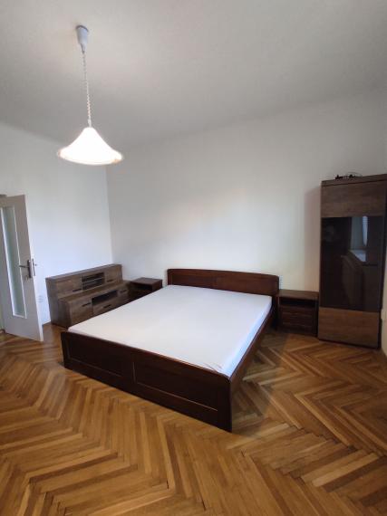 4-izbový byt na prenájom v blízkosti Hradu, Mudroňova-Staré Mesto