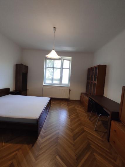 4-izbový byt na prenájom v blízkosti Hradu, Mudroňova-Staré Mesto