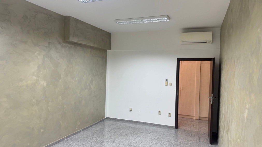 Na predaj priestranný obchodný priestor s výmerou 135,52 m2 v modernom projekte Eden Park