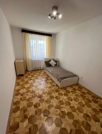 Na dlhodobý prenájom priestranný a kvalitne zariadený 3-izbový byt 