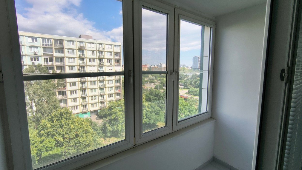 Na prenájom príjemný 2,5-izbový byt s balkónom a loggiou TOP