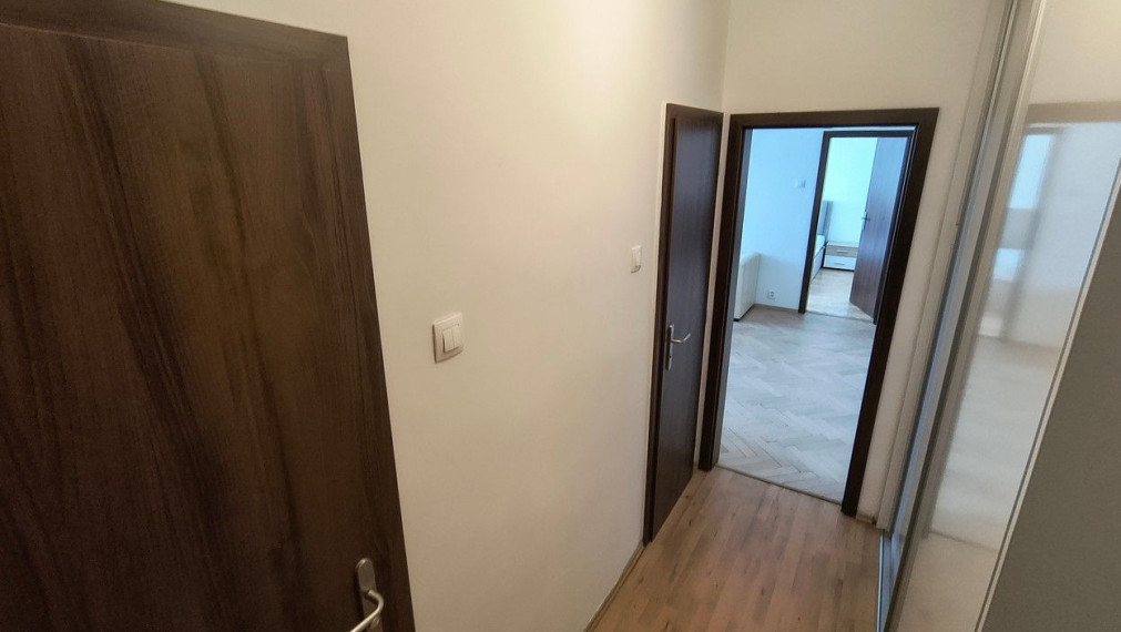 Na prenájom príjemný 2,5-izbový byt s balkónom a loggiou TOP