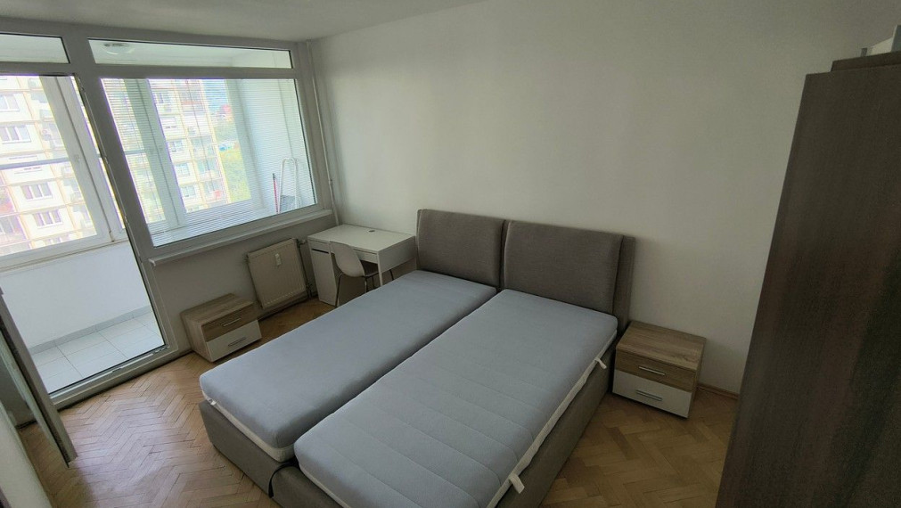 Na prenájom príjemný 2,5-izbový byt s balkónom a loggiou TOP