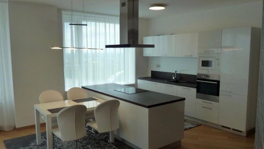 Na prenájom luxusný, reprezentatívny a kompletne zariadený 3-izbový byt v Panorama City, TOP