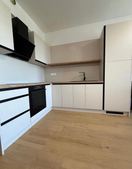 Na dlhodobý prenájom nadštandardný, kompletne zariadený a veľmi priestranný 1-izbový byt - Bratislava II