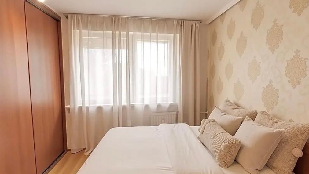 Na predaj priestranný, slnečný a kompletne zrekonštruovaný 3-izbový byt