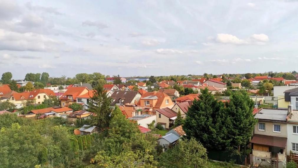 Na predaj priestranný, slnečný a kompletne zrekonštruovaný 3-izbový byt