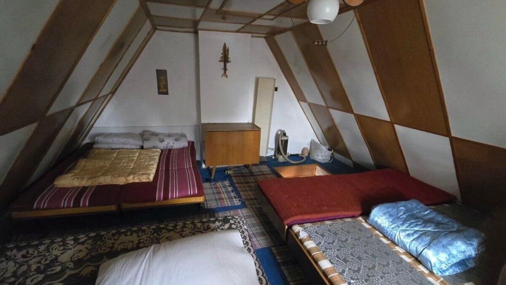 Na predaj atraktívny pozemok s murovanou trojpodlažnou chatou, Bratislava - Rača TOP