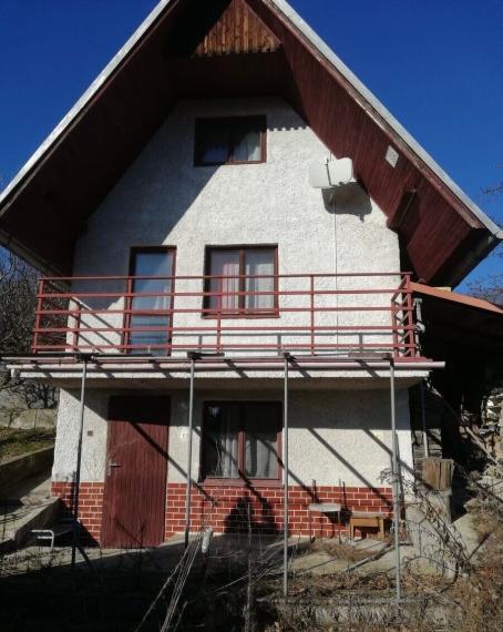 Na predaj atraktívny pozemok s murovanou trojpodlažnou chatou, Bratislava - Rača TOP