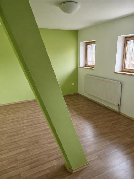 Prenájom – 819m2 Výrobná hala / sklad + 2 izbový byt + kancelária