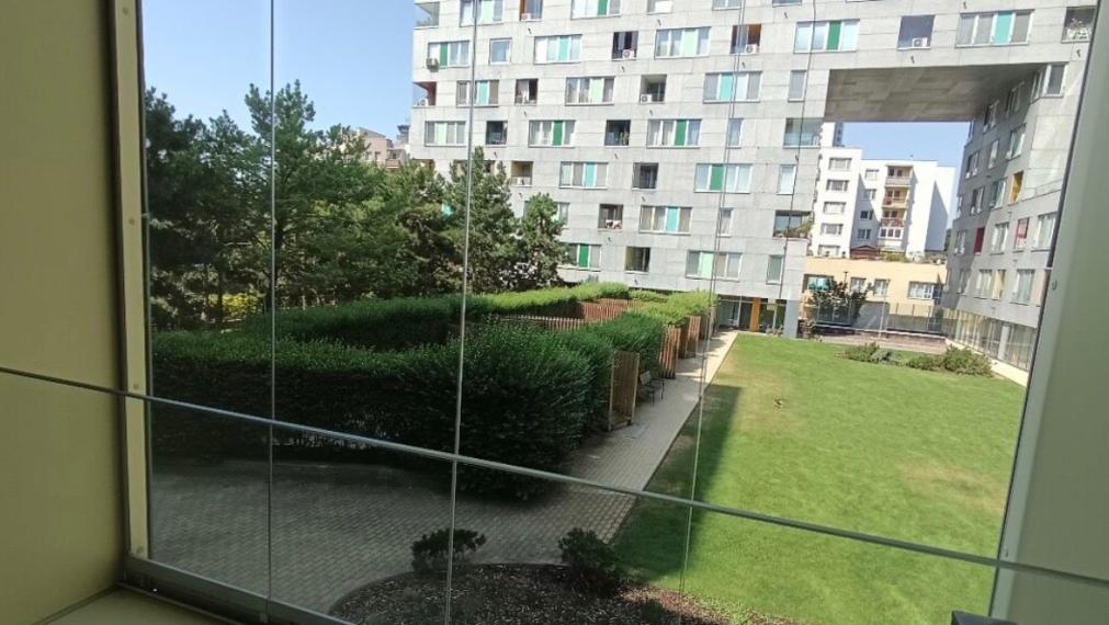 Na prenájom zariadený 1-izbový byt s loggiou v širšom centre Bratislavy TOP