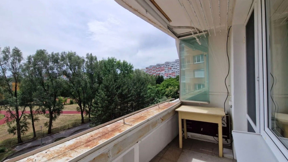 Na predaj slnečná dvojgarsónka na začiatku Petržalky