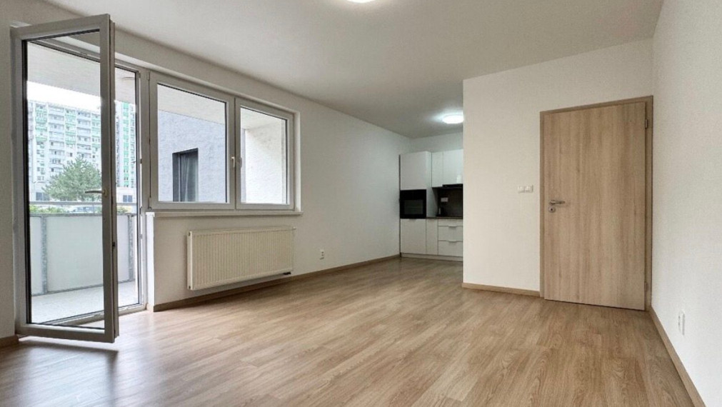 Na prenájom priestranný a svetlý 2-izbový byt s výmerou 52 m2