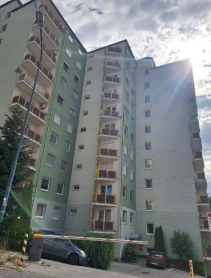 Na prenájom priestranný a slnečný 3-izbový byt s terasou, BA III TOP