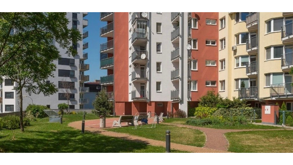 Na prenájom vkusne a jednoducho zariadený 2-izbový byt v obľúbenom projekte Jégého Alej v Ružinove