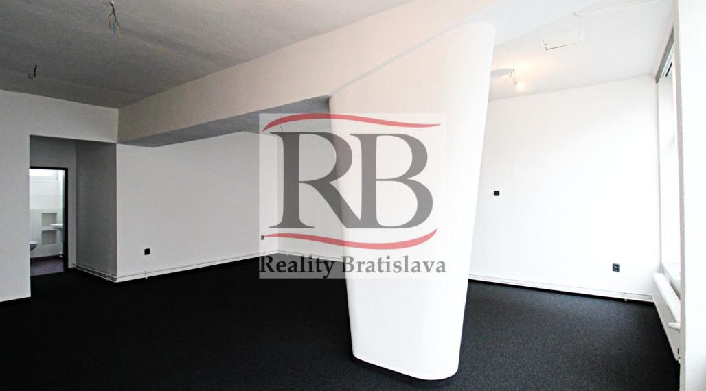 Na predaj obchodný/administratívny priestor so služobným bytom, 95 m²