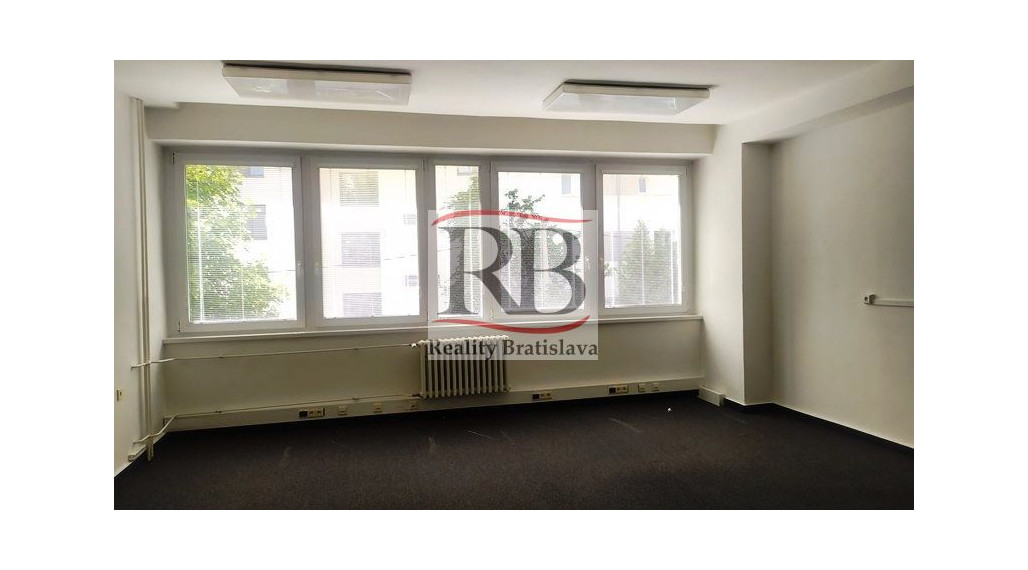 Kancelária 39,5 m2 s umývadlom v BA III na prenájom