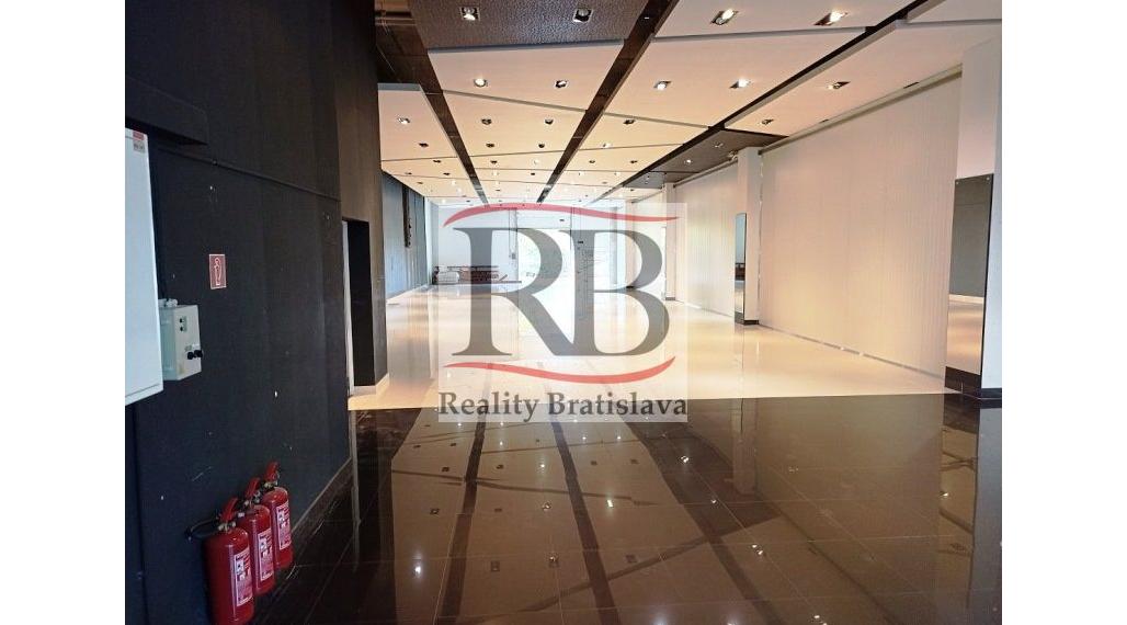 Obchodný priestor 375m² v Golden City na prenájom