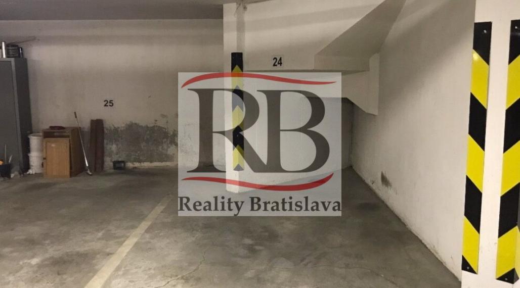 Garážové státie 12 m2 na Kríkovej ulici, Vila Lujza na predaj