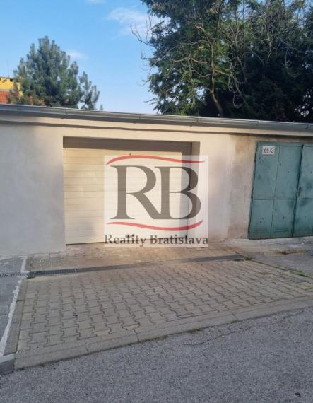 Samostatná garáž na Podhorského chodníku, Bratislava