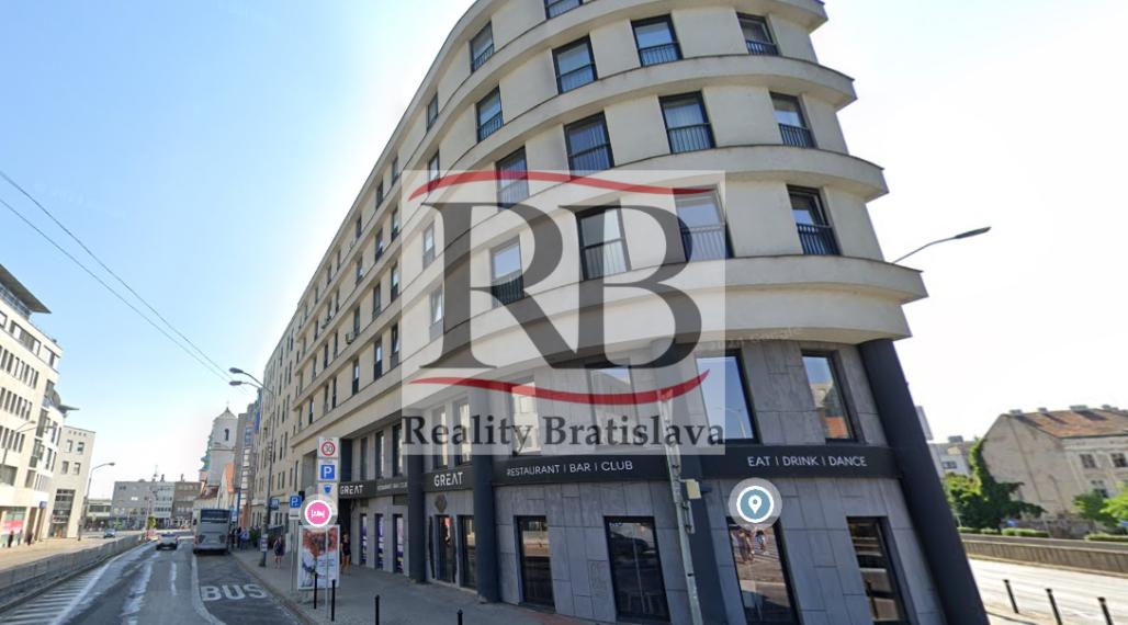 Moderné administratívne priestory s výhľadom na Prezidentský Palác, BAI