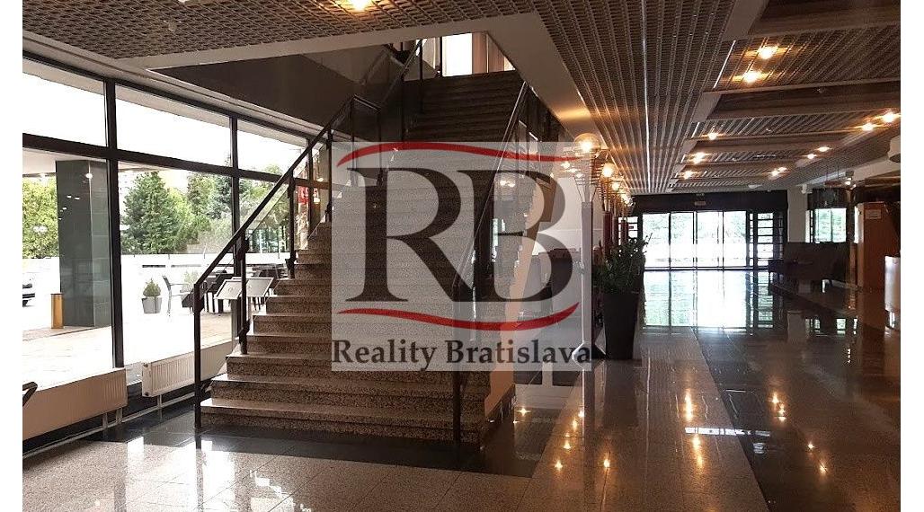 Kongresová sála, lobby, kuchyňa, jedáleň a príslušenstvo na prenájom, Holiday Inn-Bratislava 2, 3.000m2