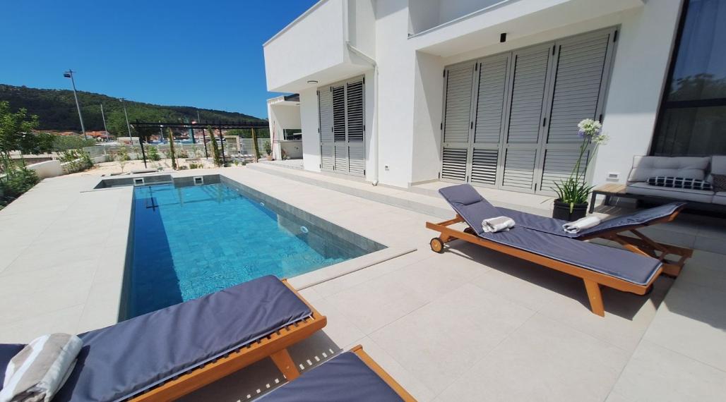 Vila s bazénom, 4 spálne, novostavba – oblasť Šibenik