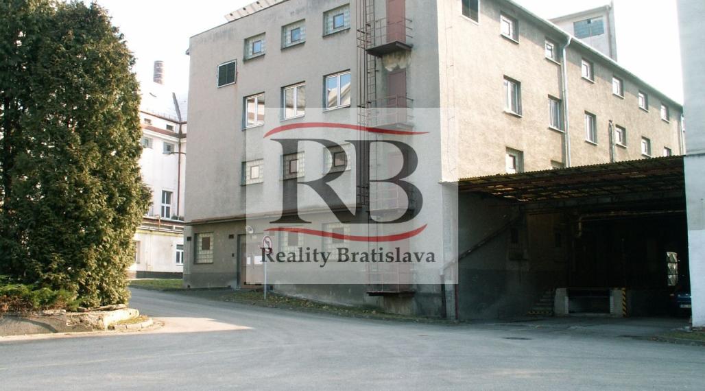 Prenájom skladovej a výrobnej  haly 2771 m2 Holíč