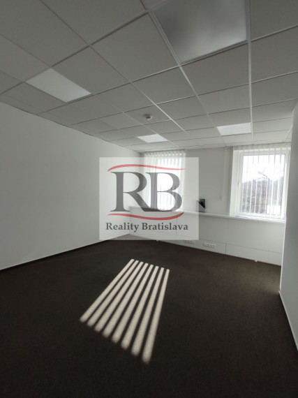 Kancelárie 15-60m2, s možnosťou zasadačky, roh Obchodnej a Hurbanovho Námestia, BAI