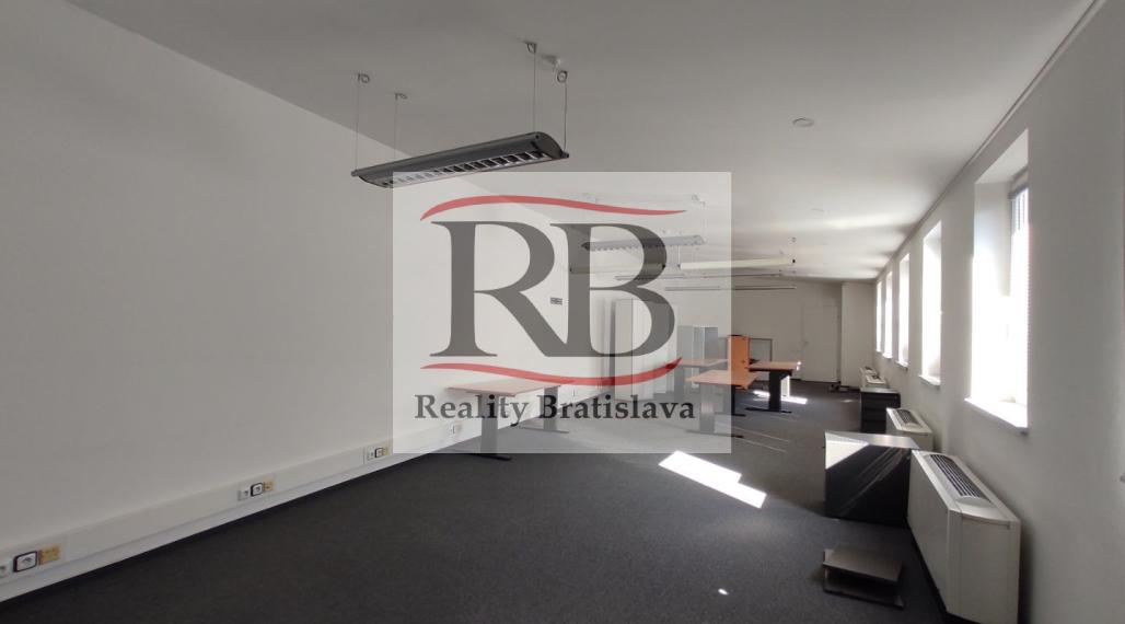 Kancelársky celok v reprezentatívnom historickom objekte v centre, 193,8 m2
