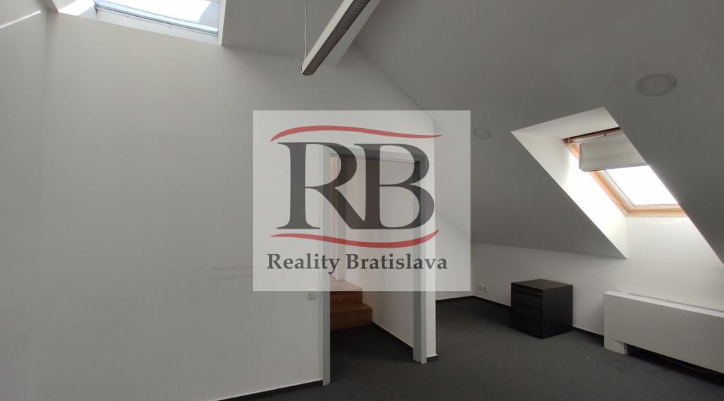 Kancelársky celok v reprezentatívnom historickom objekte v centre, 125 m2