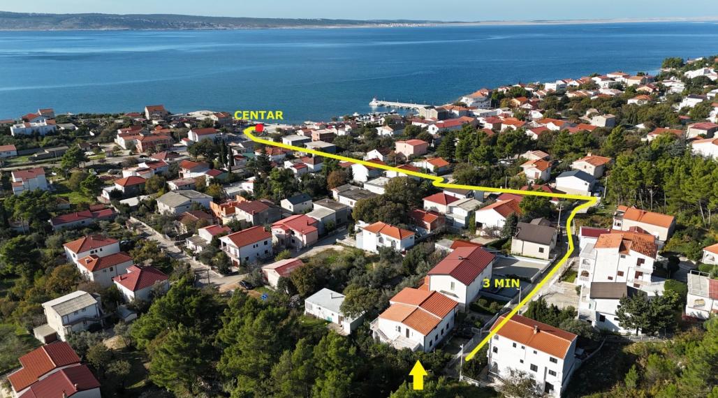 Dom s tromi apartmánmi v centre, Starigrad Paklenica