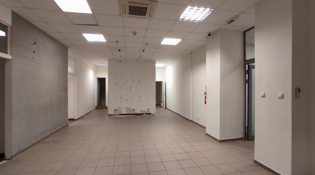 300m2 priestor so ZDRAVOTNÍCKYM ŠTANDARDOM, vysokými stropmi, 2 vstupmi a parkovaním, Hotel Bratislava TOP