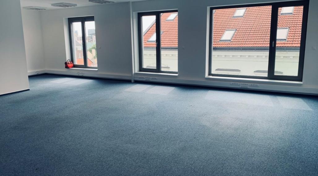 Reprezentatívne kancelárie v centre s parkovaním a terasou, 235m2 + 25m2 terasa