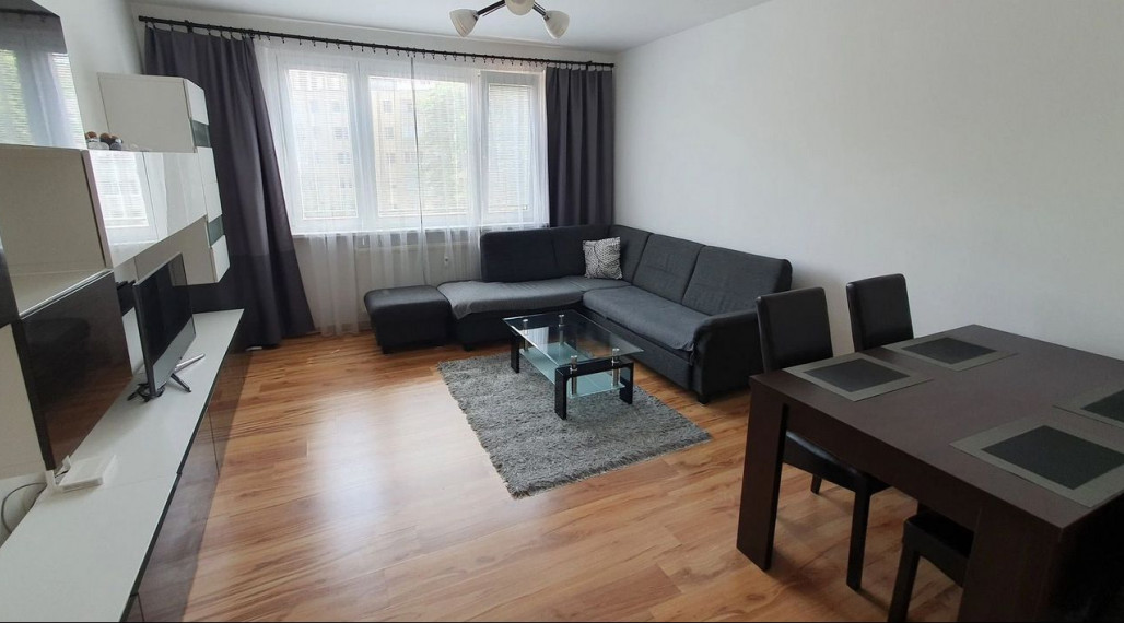 3-izbový byt s nepriechodnými izbami a lodžiou – Furdekova, Petržalka