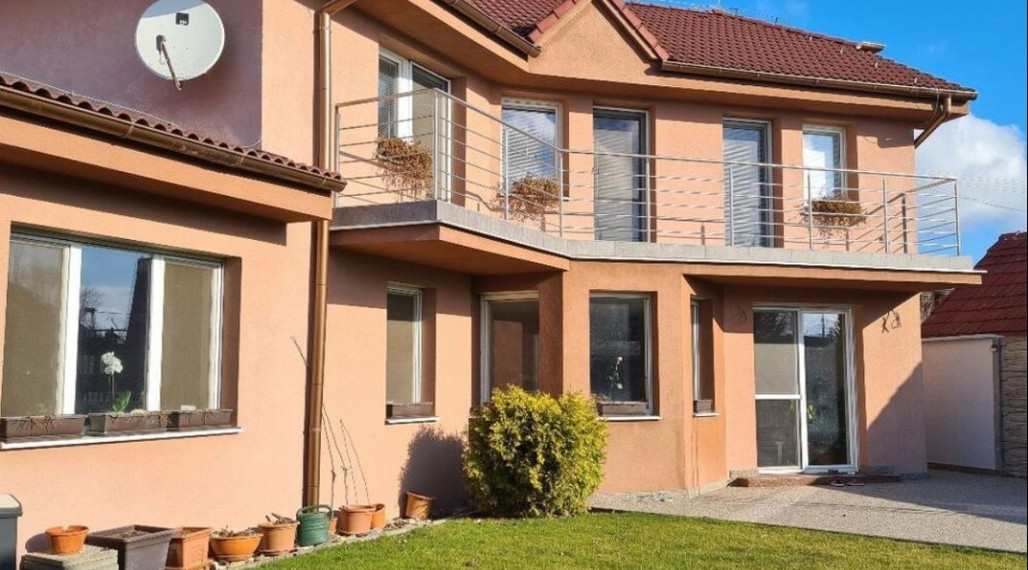 Rodinný dom na predaj - Ružinov