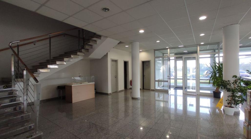 735m2 administratívna budova s možnosťou skladu na prenájom, DUNAJSKA STREDA