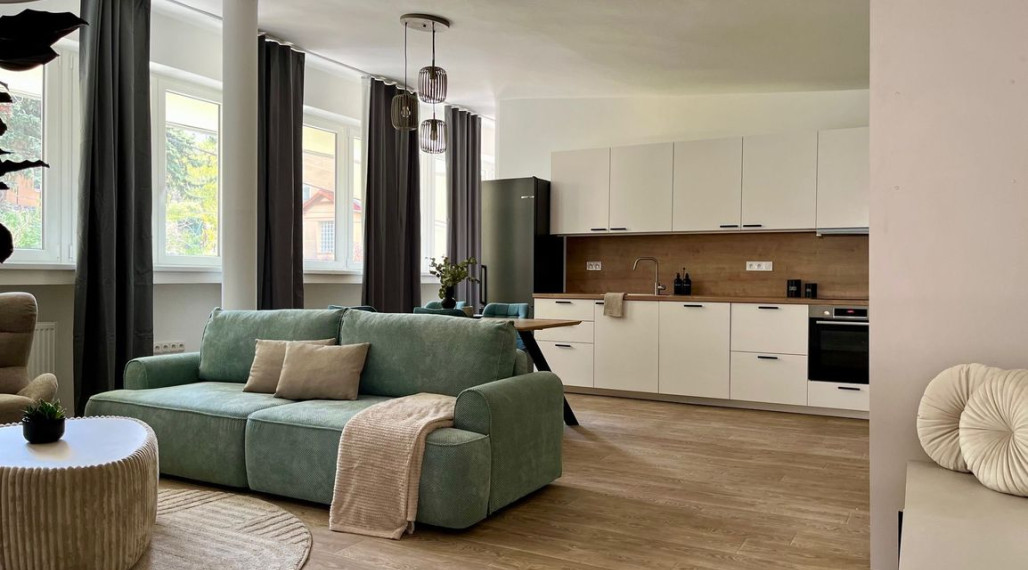 Exkluzívny ateliérový byt pri Horskom parku s prístupom do záhrady TOP