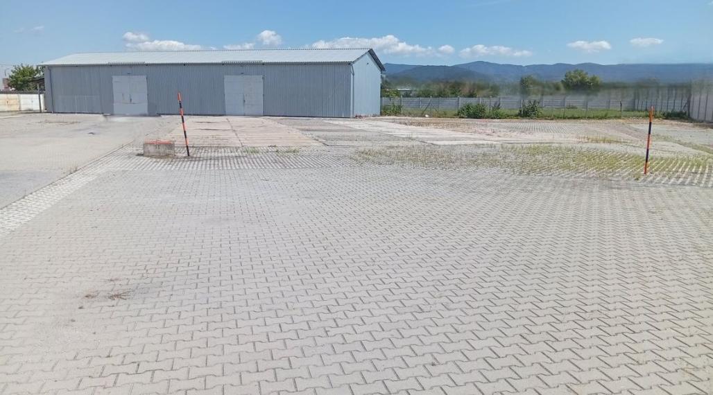 Komerčný areál,  Nové Mesto nad Váhom