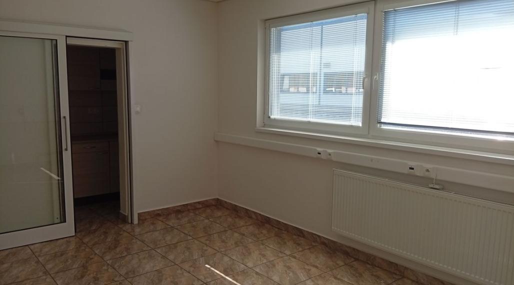 Výrobná hala s kanceláriami,  Považská Bystrica