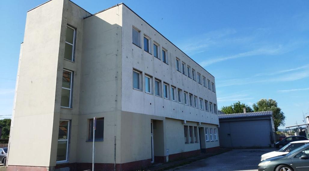 Investičná príležitosť – kompletne zrekonštruovaná ubytovňa pri železničnej stanici v Smoleniciach