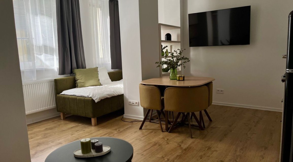 Na prenájom priestranná garsónka  v lokalite Horského parku TOP