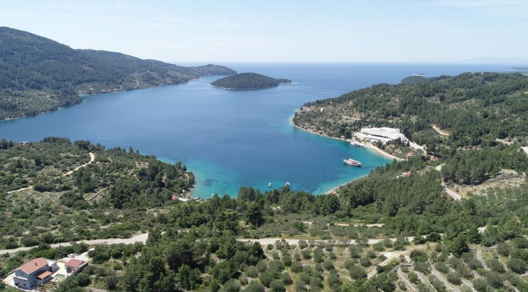 Stavebný pozemok 475 m² vo Vela Luke – Pokojná lokalita blízko centra