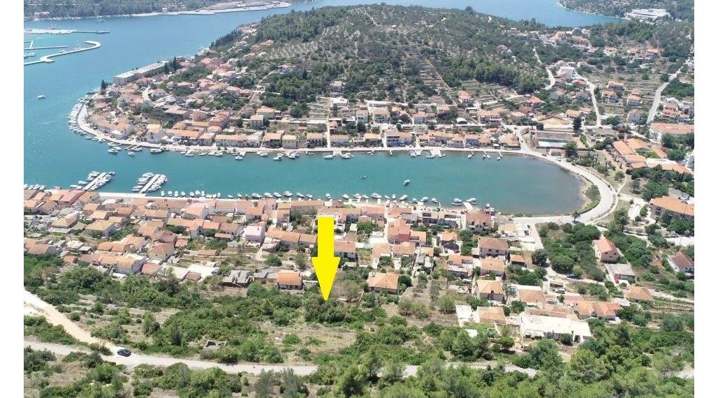 Atraktívny stavebný pozemok s nádherným výhľadom – 1 190 m², Vela Luka, ostrov Korčula