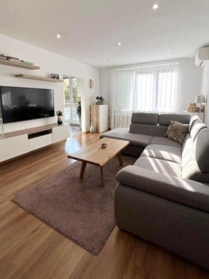 Na prenájom zrekonštruovaný 2i byt, Komárnická ulica