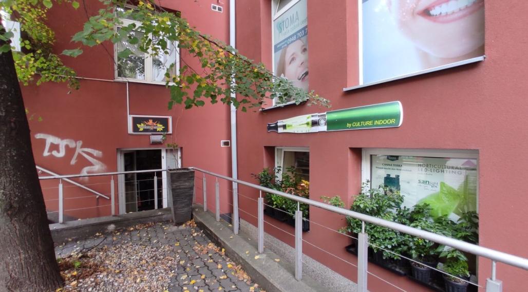 Obchodný priestor s výkladmi na PREDAJ, Záhradnícka – RUŽINOV, BA2