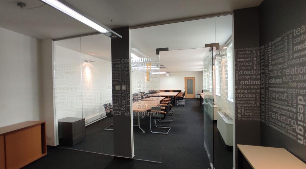 Kancelársky celok v reprezentatívnom historickom objekte v centre, 145 m2