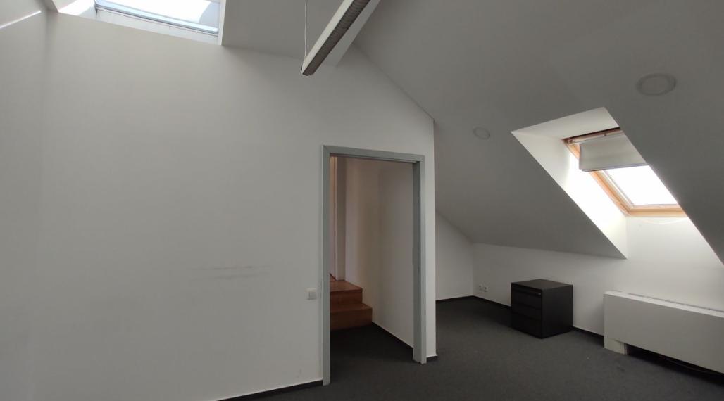 Kancelársky celok v reprezentatívnom historickom objekte v centre, 125 m2