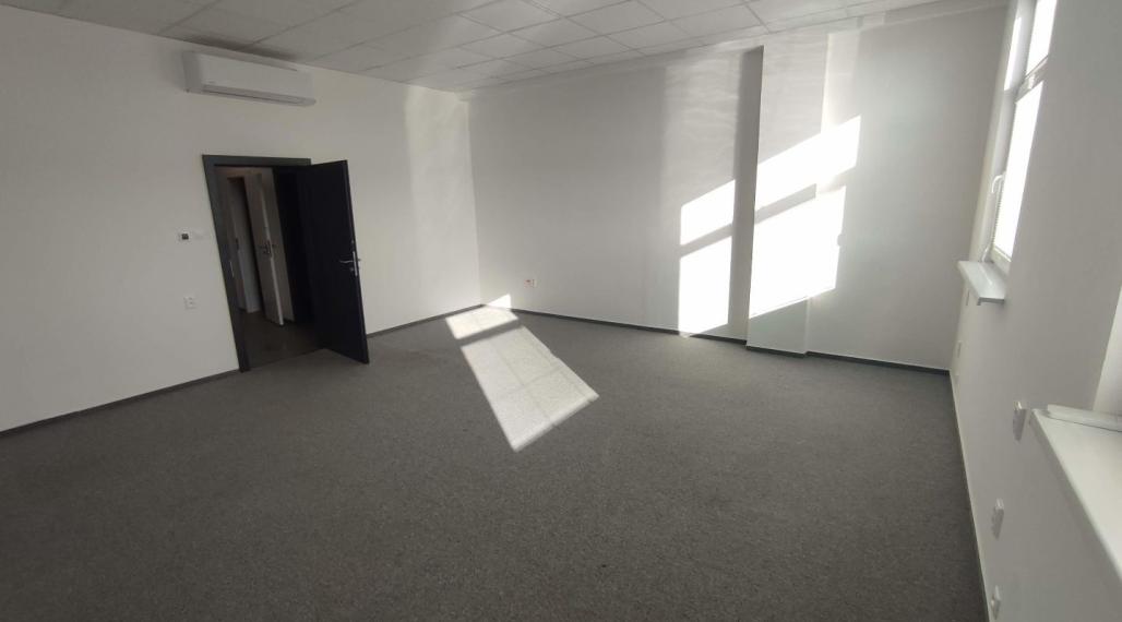 Skladové a kancelárske priestory na Vajnorskej ulici na prenájom, Bratislava III TOP